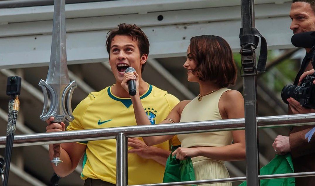 Nicholas Galitzine e Camila Mendes