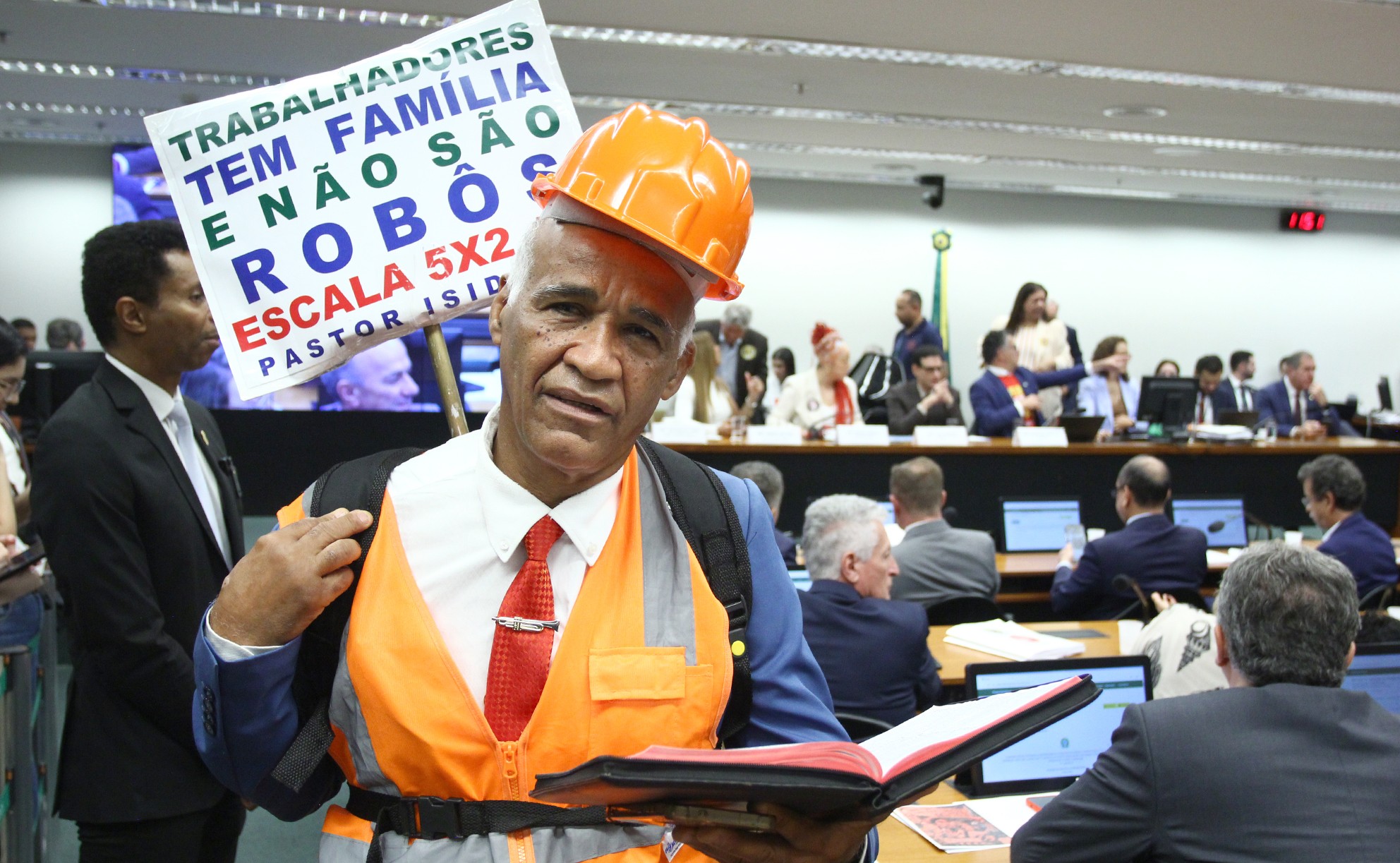 Deputado defende fim da escala 6×1 para que trabalhadores ‘façam sexo em paz’