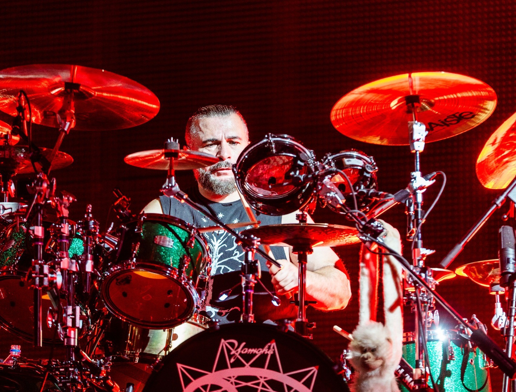 Baterista do System of a Down explica a VEJA suas HQs com “universo maior do que ‘Game of Thrones