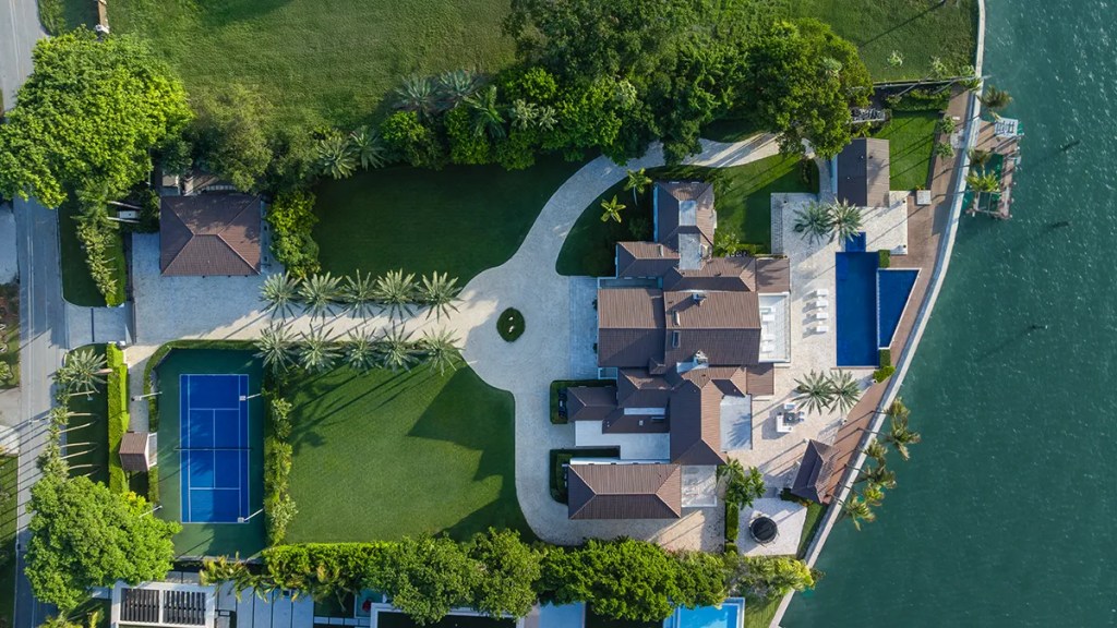 Elon Musk mira mansão de R$ 1,7 bilhão em Miami; veja fotos