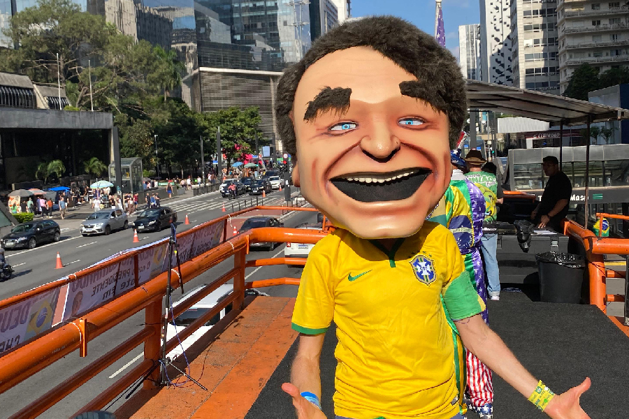 Manifestante vestido de 