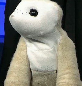 Robô pet é a nova aposta para combater a solidão