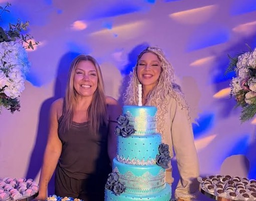Simony com a filha, Aysha