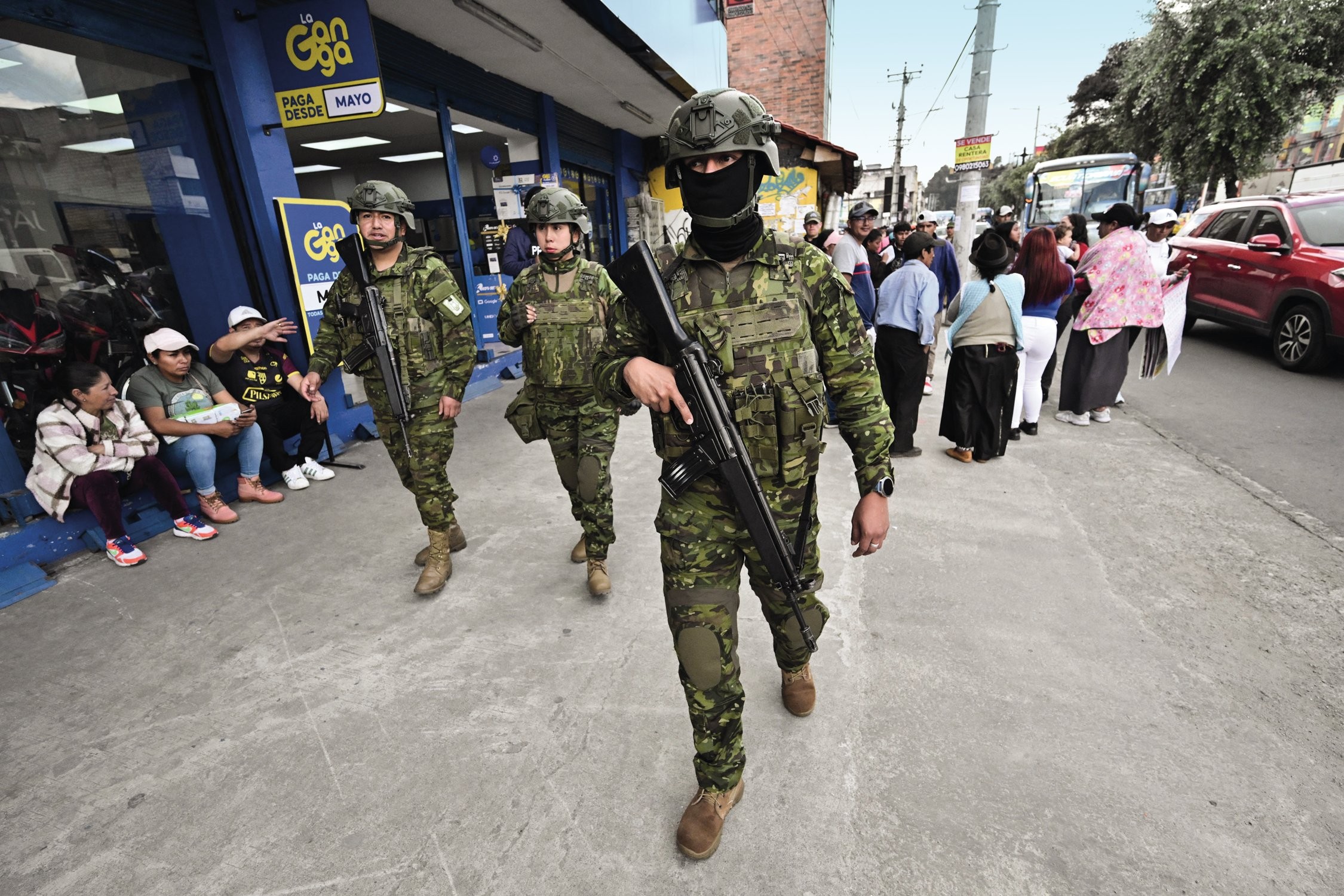REPRESSÃO - Tropas nas ruas de Quito: Noboa é adepto da linha duríssima na guerra contra o narcotráfico