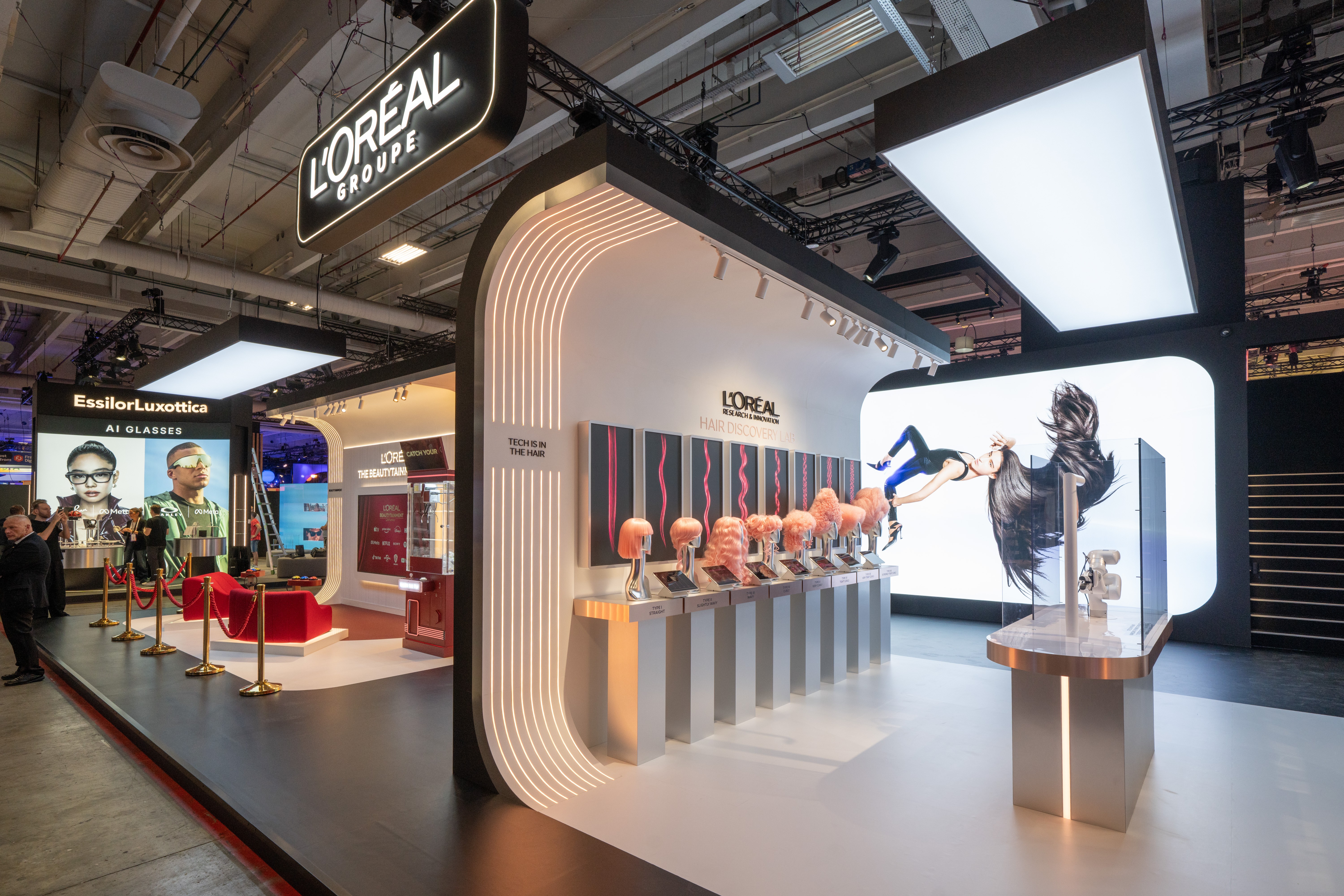 O estande da L´Oréal na VivaTech 2026 transformou conceitos de inteligência artificial, biotecnologia e longevidade em experiências imersivas