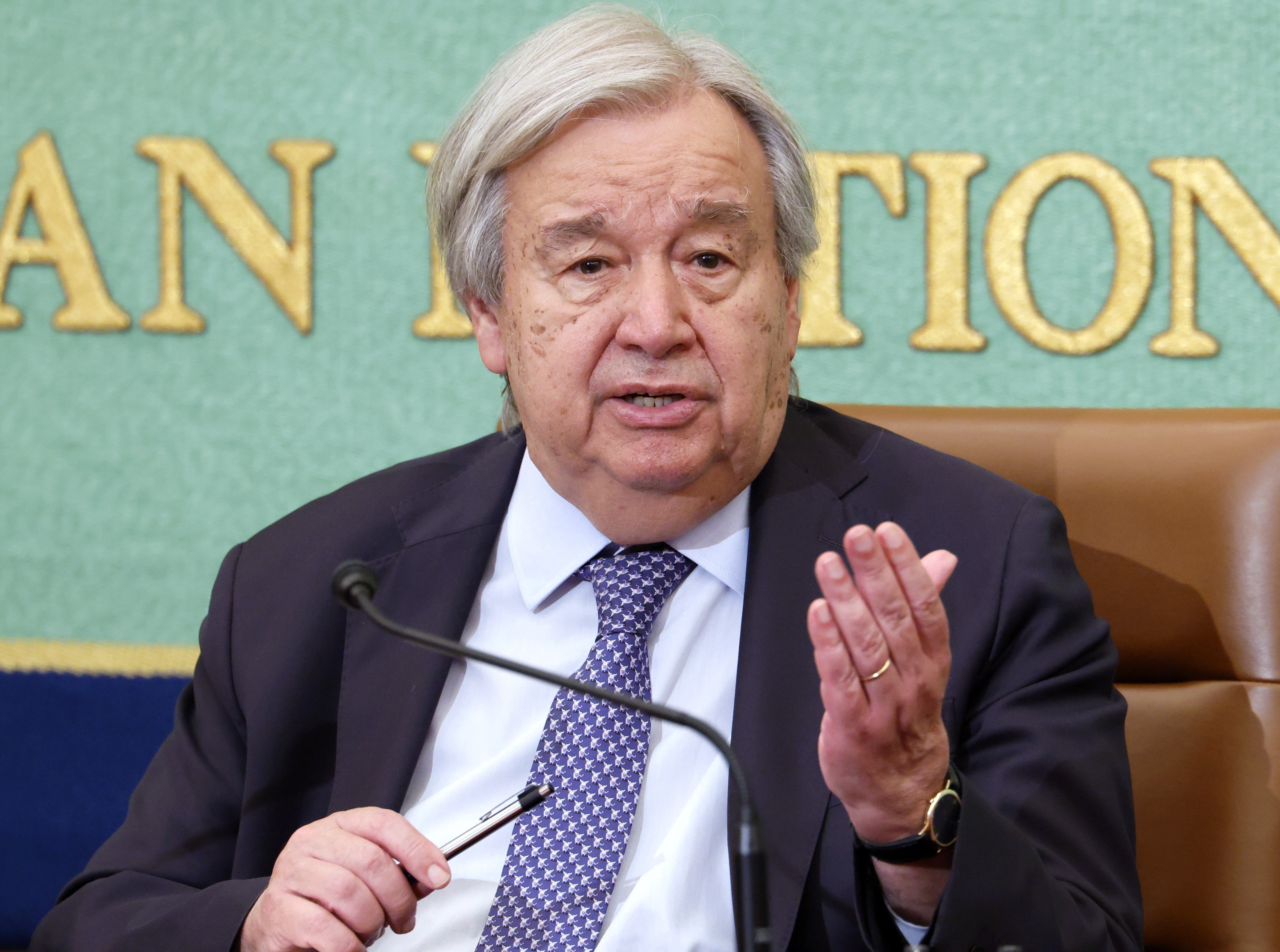 Chefe da ONU pede fim de ataques no Oriente Médio e respeito