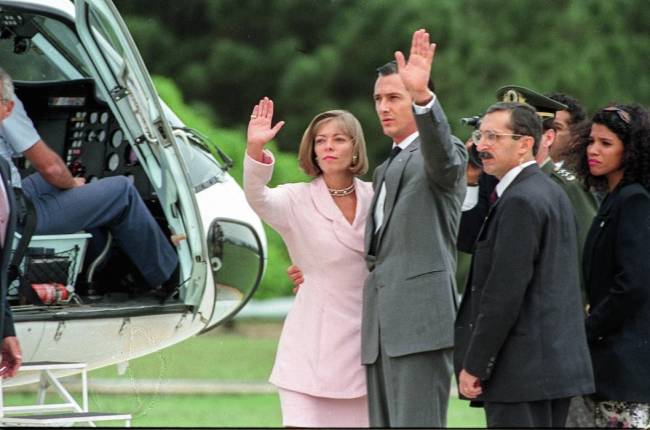 Fernando Collor e Rosane embarcam para o ostracismo: a corrup&ccedil;&atilde;o revelada por VEJA em 1992