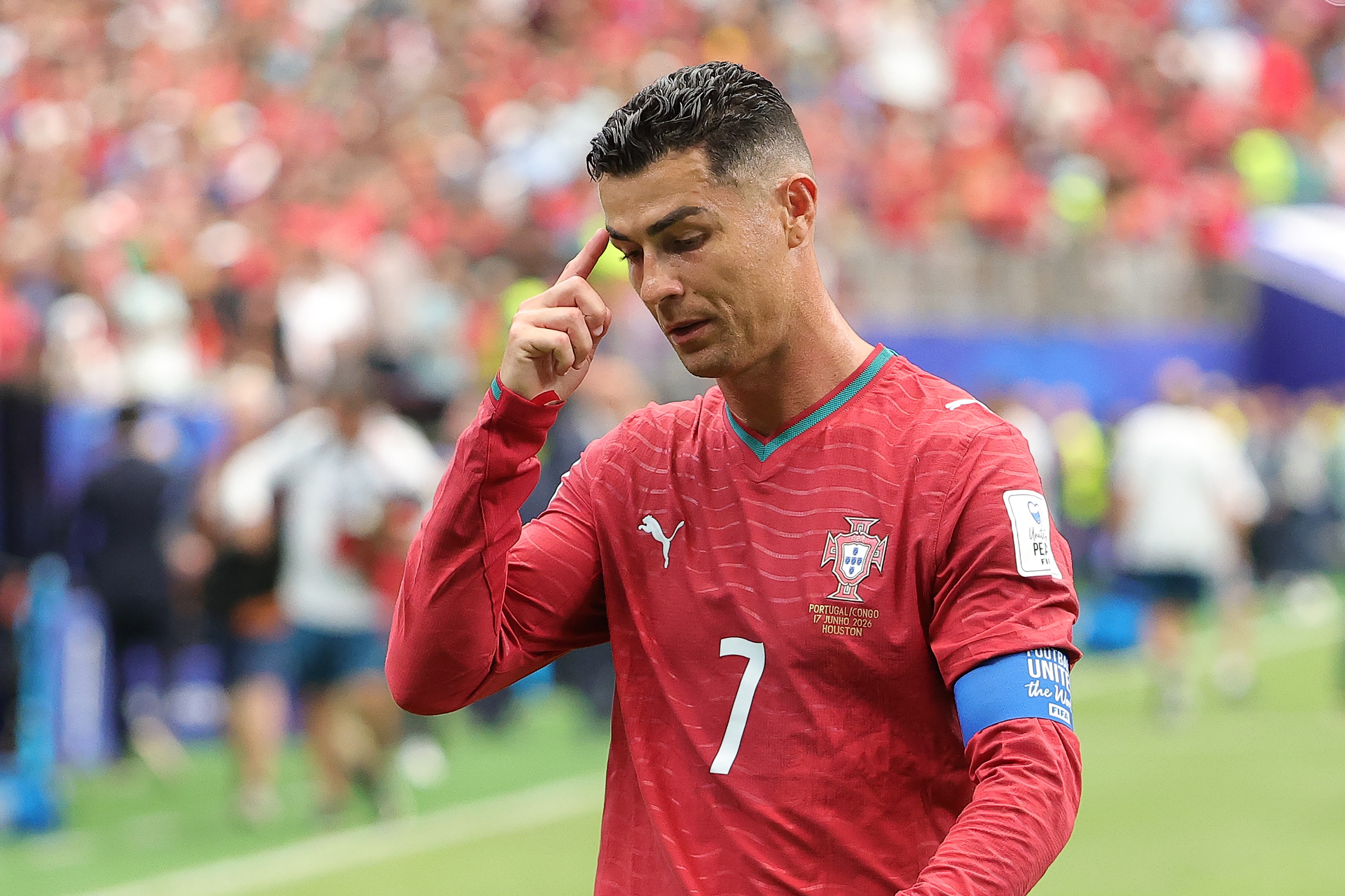 Cristiano Ronaldo troca gols por polêmicas