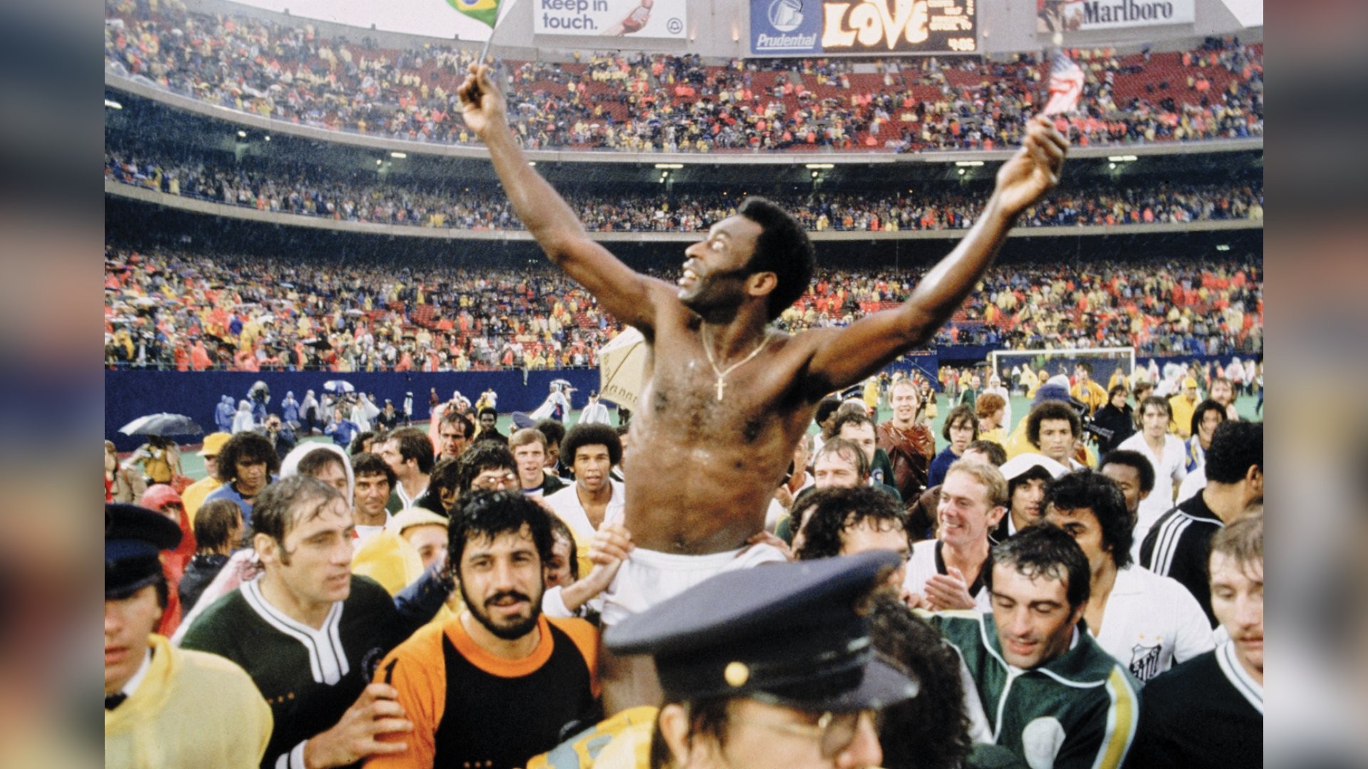 LOVE, LOVE, LOVE - A despedida, depois de dois anos: invenção do soccer