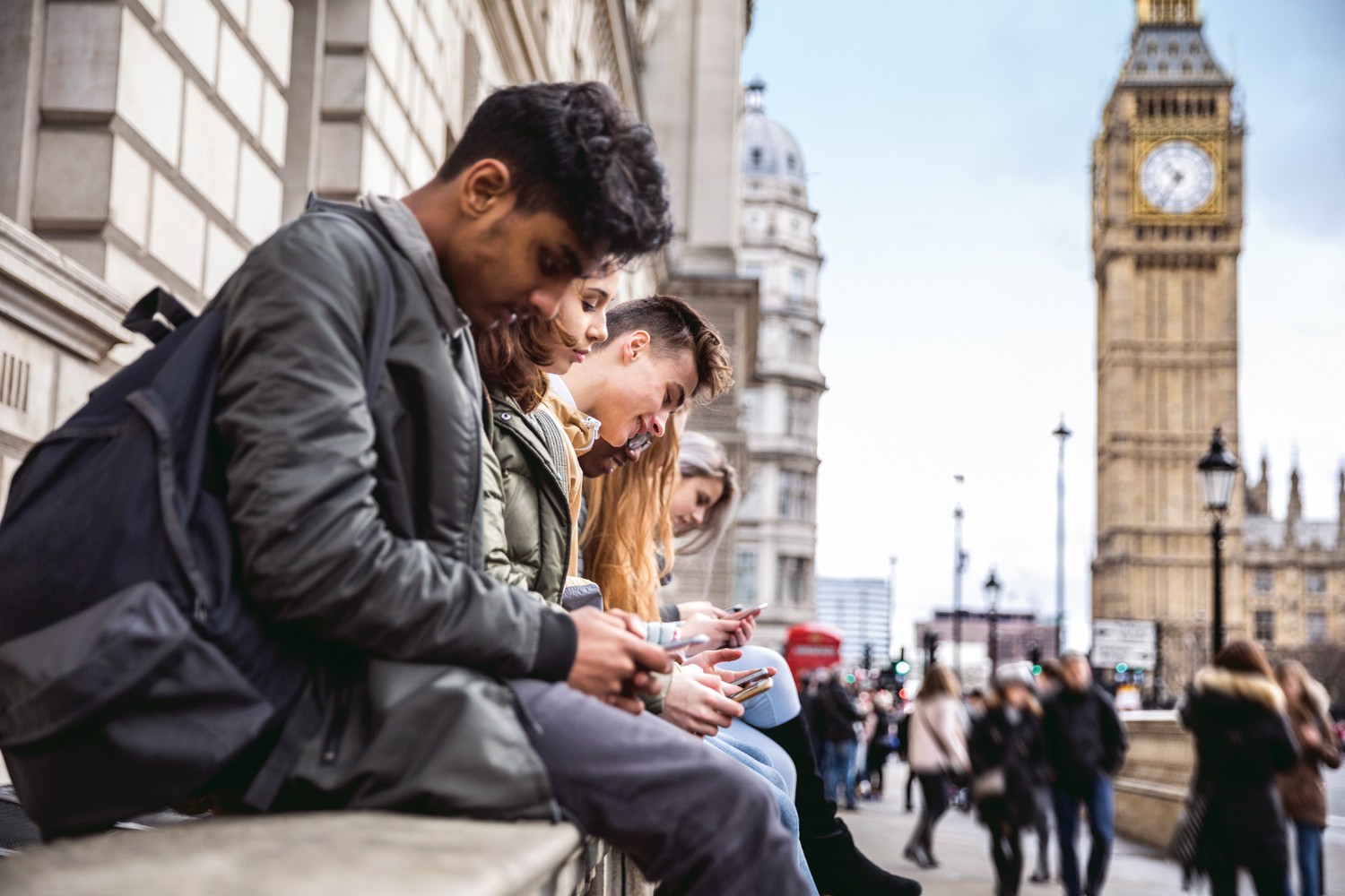 APOIO - Adolescentes ingleses: jovens são mais propensos a se abrir com a IA