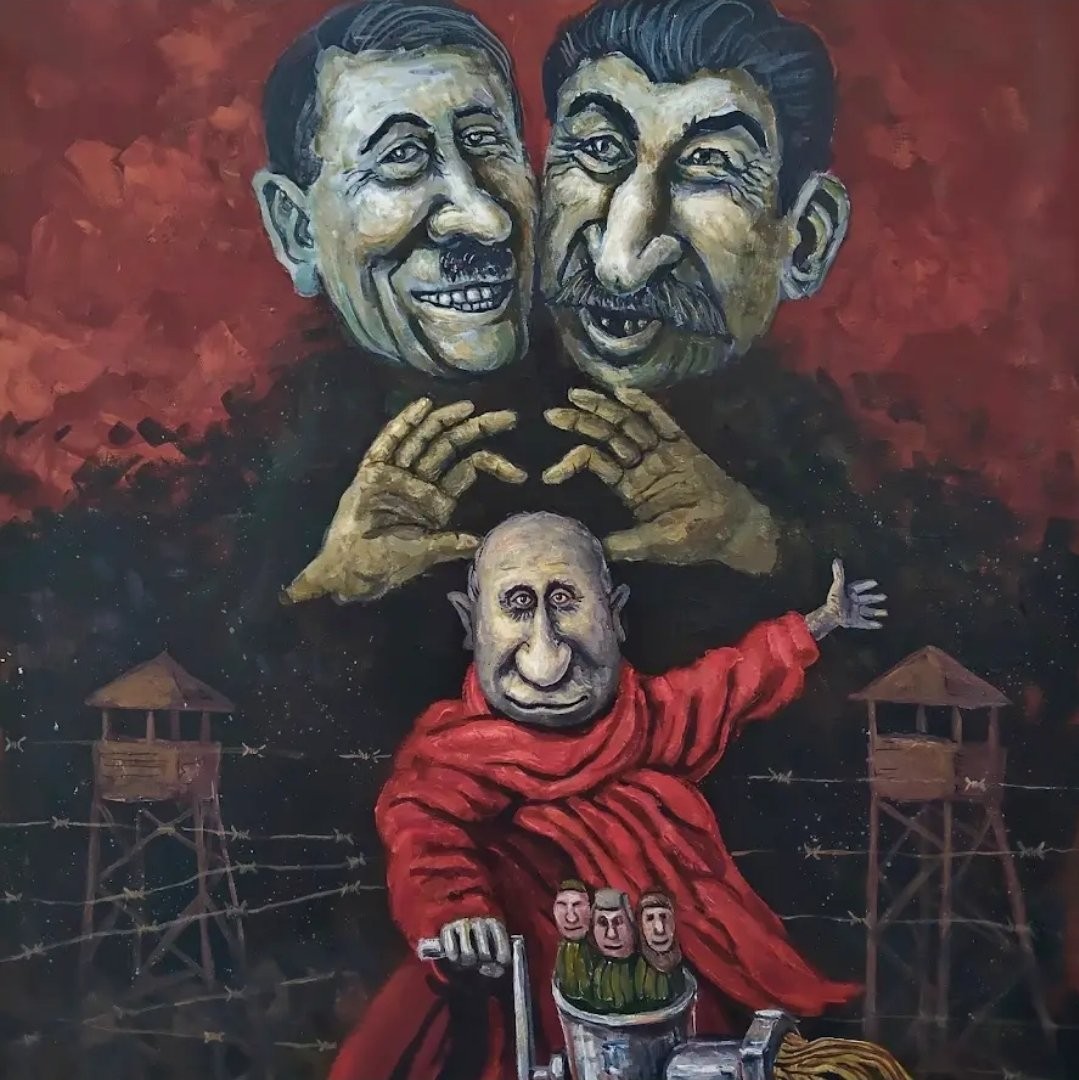 Pintura de caricaturas de Hitler e Stalin sorrindo acima de Putin, que veste vermelho e opera um moedor de carne com pequenas cabeças humanas. Ao fundo, torres de vigia e arame farpado, sob um céu vermelho e escuro. Caricatura iconográfica do artista russo Robert Kuzovkov, representando Hitler, Stálin e Putin. -