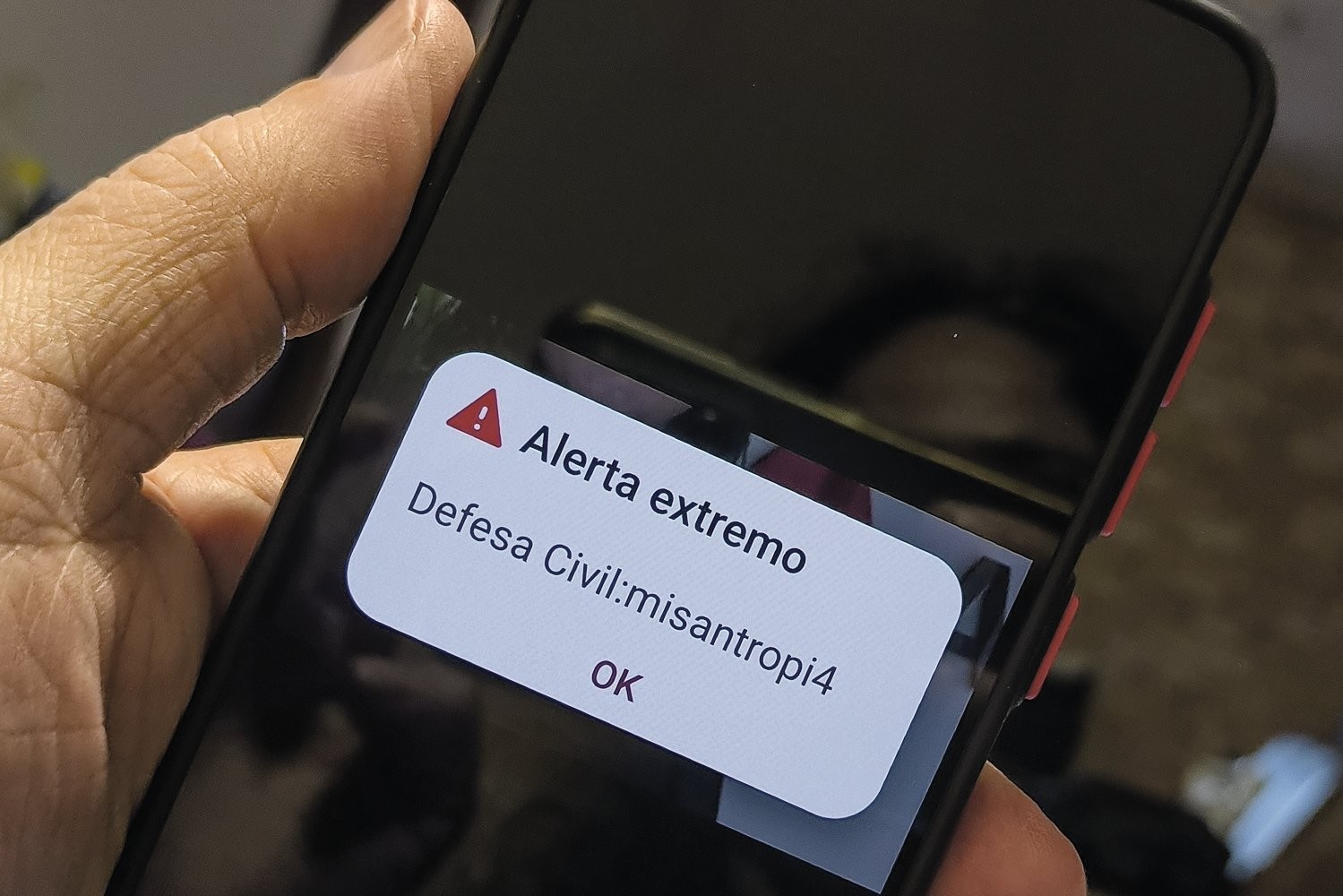 ALARME FALSO - Texto enviado por invasor: milhões de celulares afetados