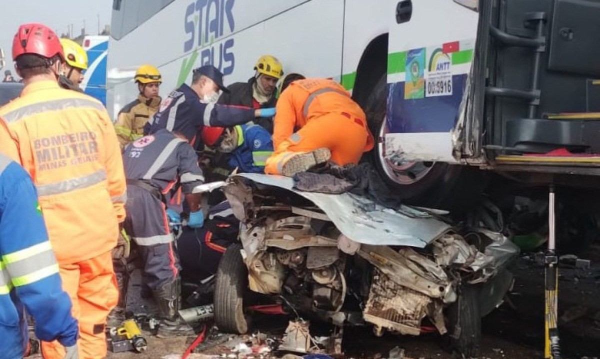 Vídeo: acidente com 14 veículos deixa um morto e sete feridos na Grande BH