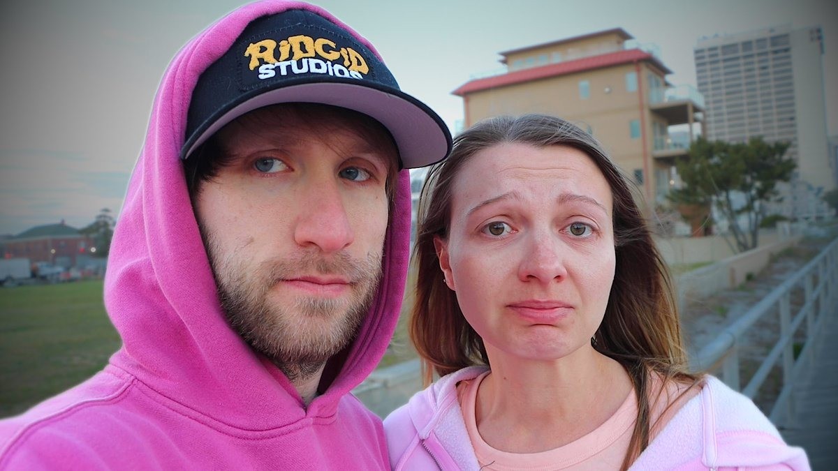 Youtuber choca ao revelar motivo que levou a interromper gestação de esposa