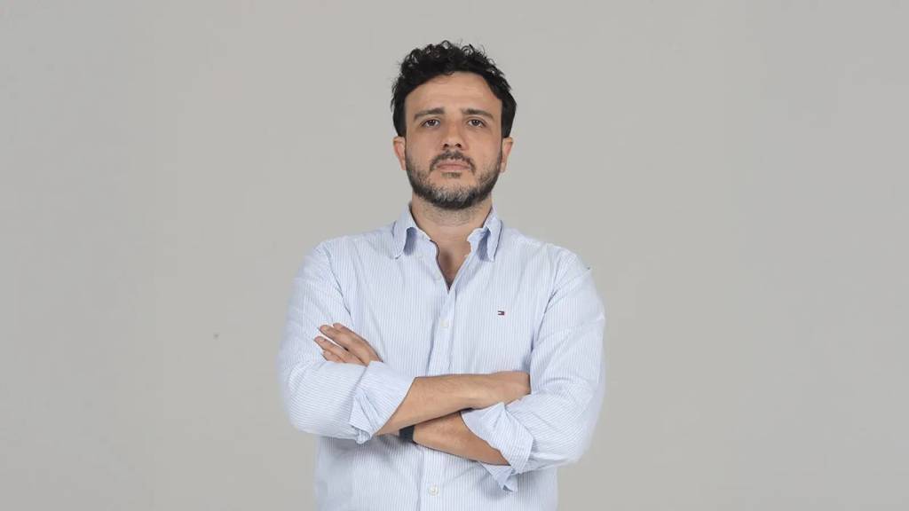 A ofensiva de Renan Santos sobre segmento em que Flávio e Caiado nadam de braçada