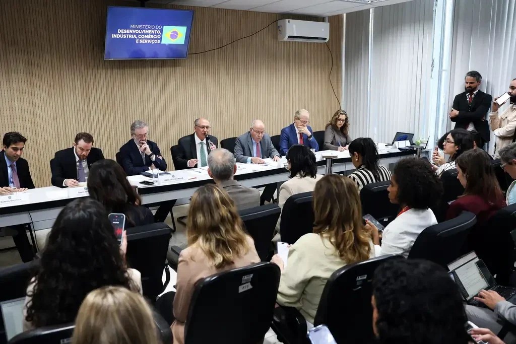 Ministro do Desenvolvimento, Indústria, Comércio e Serviços (MDIC), Geraldo Alckmin, fala durante declaração à imprensa a respeito do recente anúncio do USTR de imposição de tarifas contra produtos brasileiros, na sala de coletivas do Palácio Itamaraty