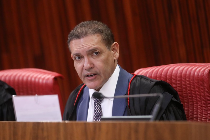 Nunes Marques mantém no ar post crítico a Flávio Bolsonaro e aos EUA