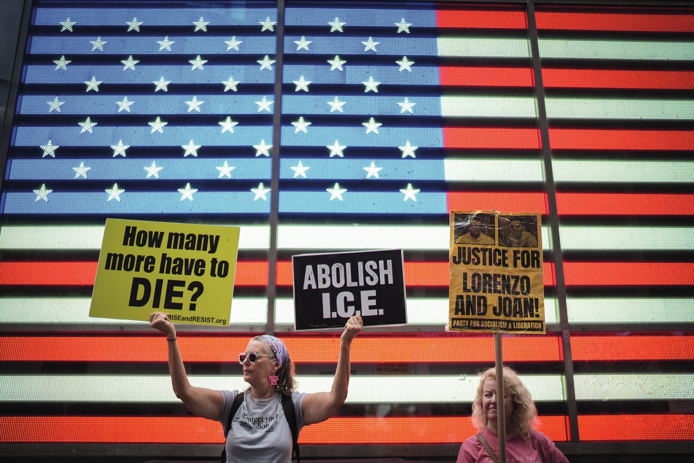 A VOZ DA RUA - Protesto em Nova York: excessos da política anti-imigração custam caro à popularidade do presidente