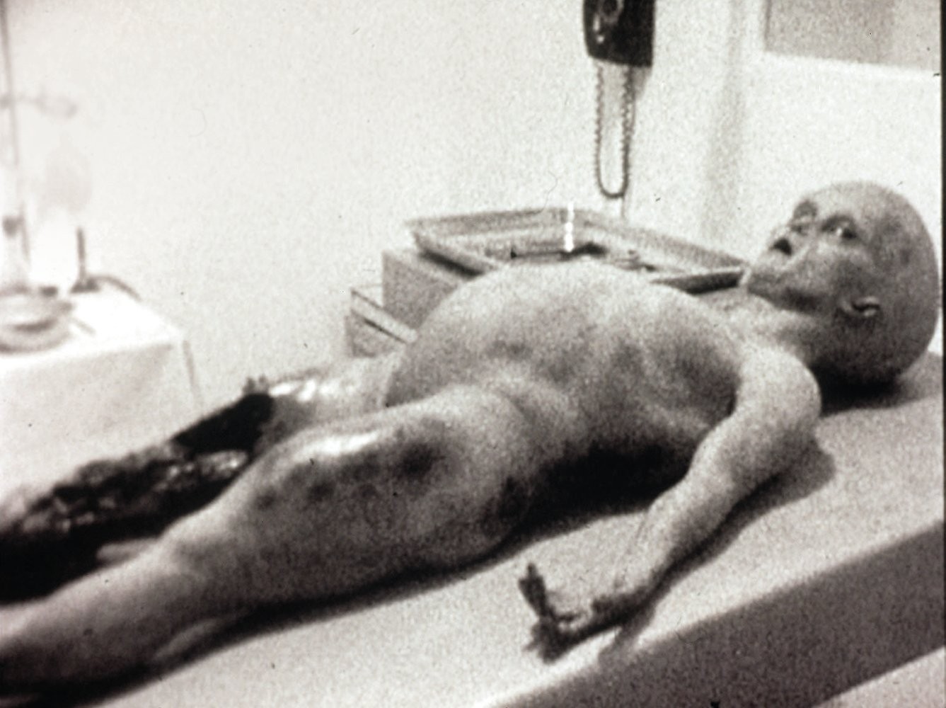 MITOS -&ensp;Suposto &ldquo;corpo&rdquo; de alien em Roswell: calma, nada assim saiu dos arquivos