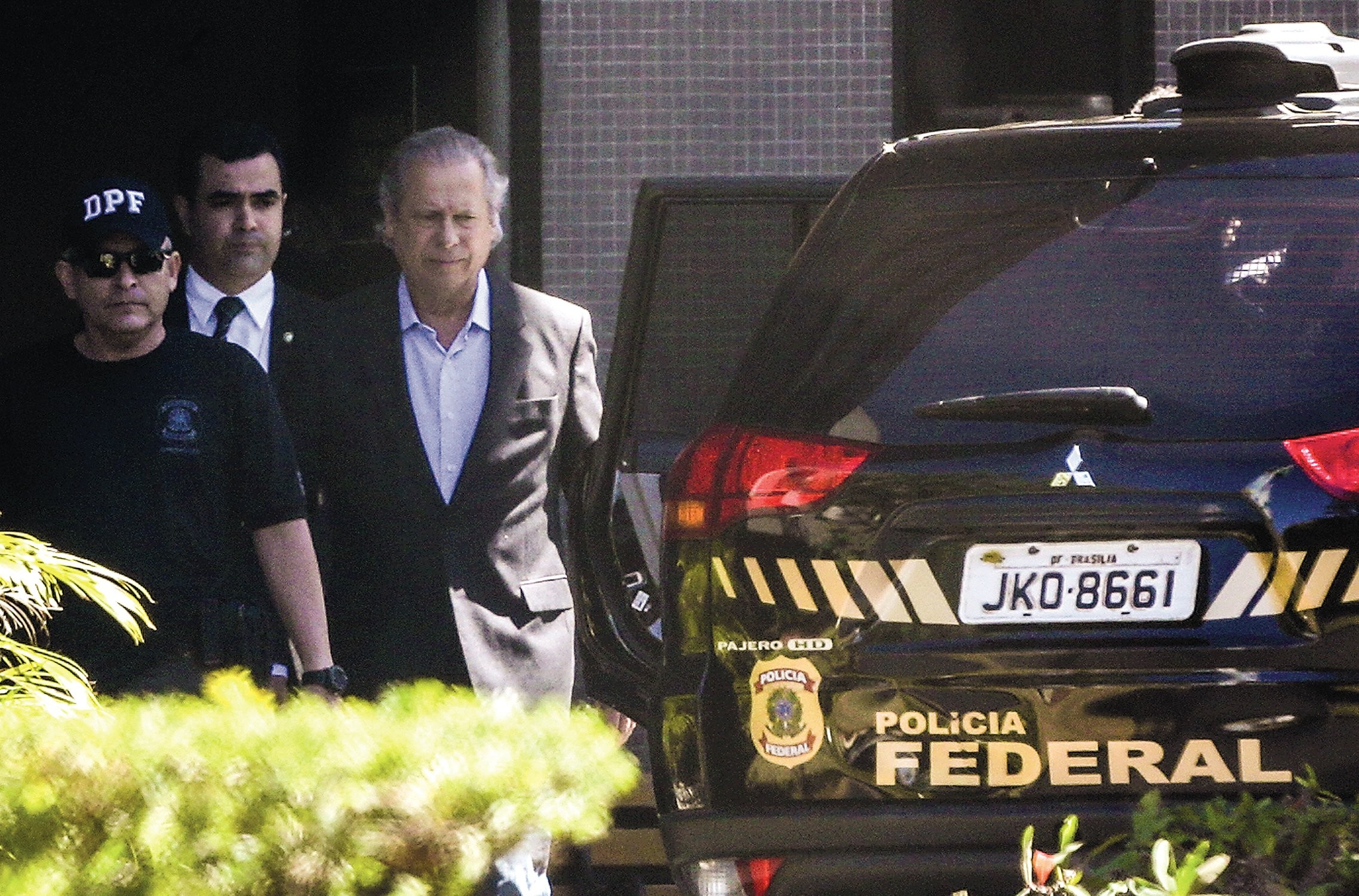 CORRUPÇÃO - Mensalão: petistas presos e tentativa de reescrever a história
