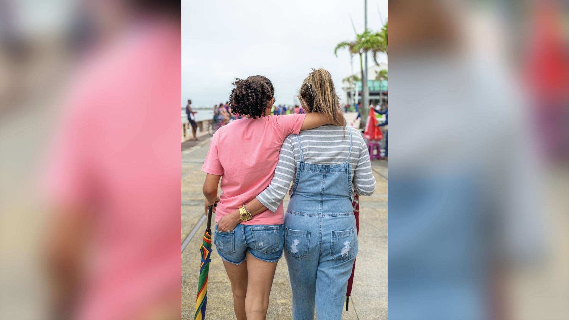 CAMINHAR É PRECISO - Casal gay: mesmo com avanços, restam ainda muitos obstáculos a vencer