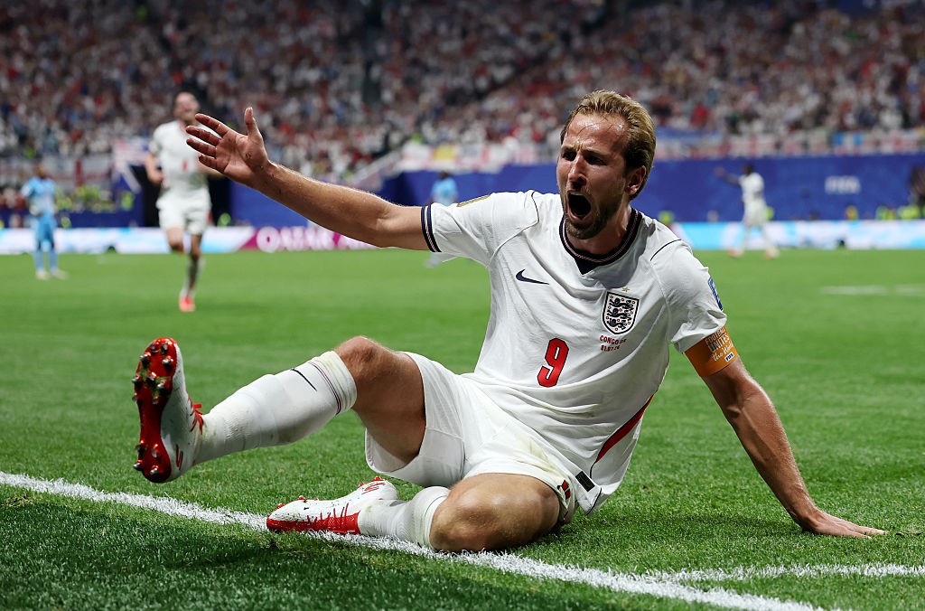 Kane faz dois, Inglaterra vira e vai enfrentar o México nas oitavas