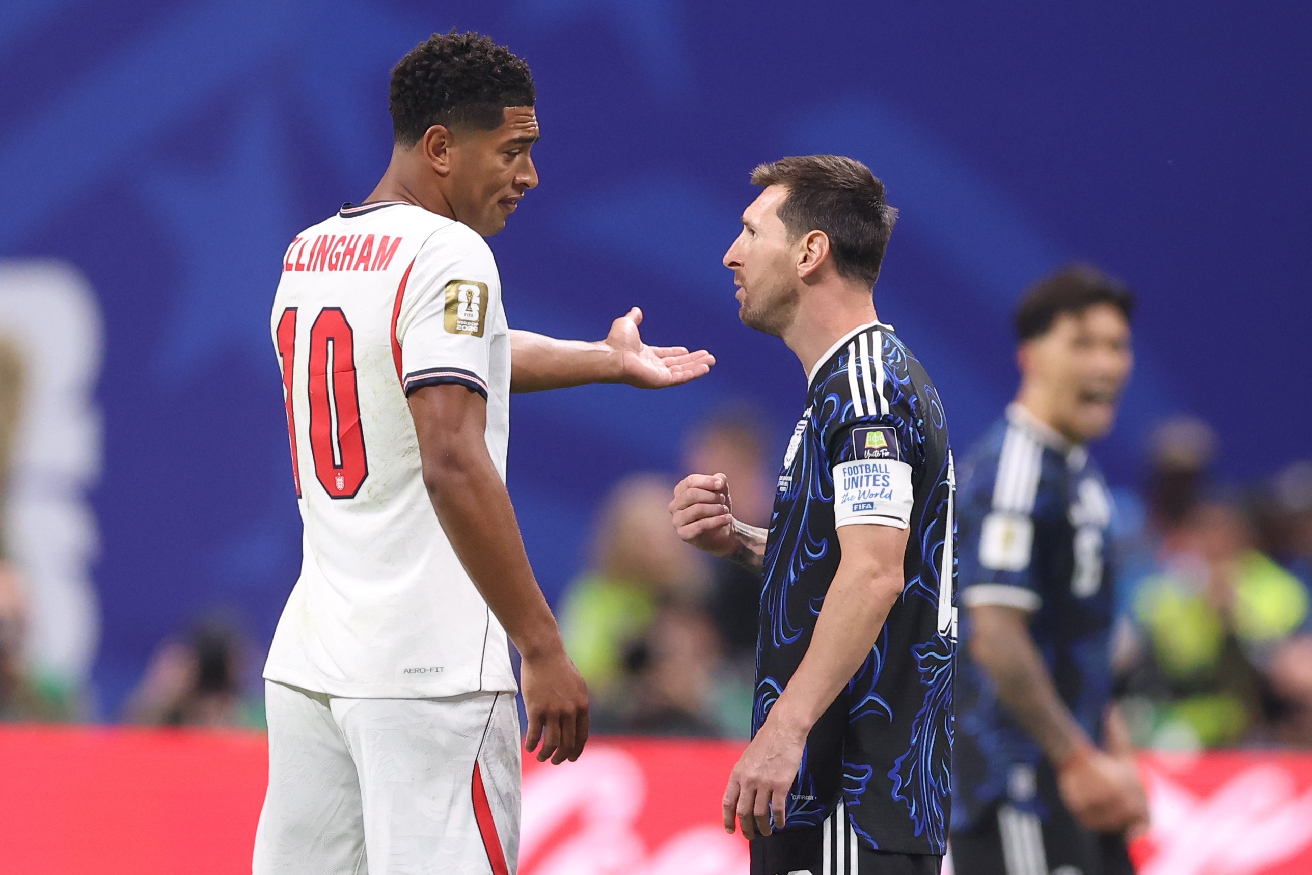 Jude Bellingham e Lionel Messi durante a semifinal da Copa entre Argentina e Inglaterra
