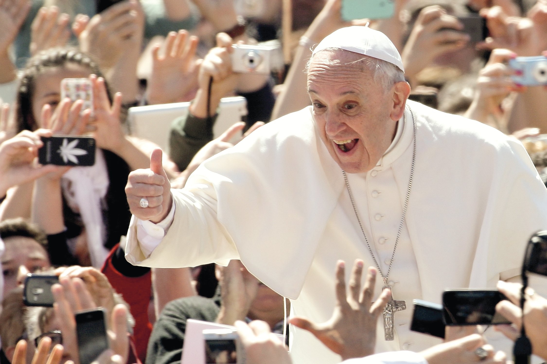 POP&ensp;- Francisco em a&ccedil;&atilde;o: o atual papa segue os passos do antecessor ao cutucar quest&otilde;es espinhosas