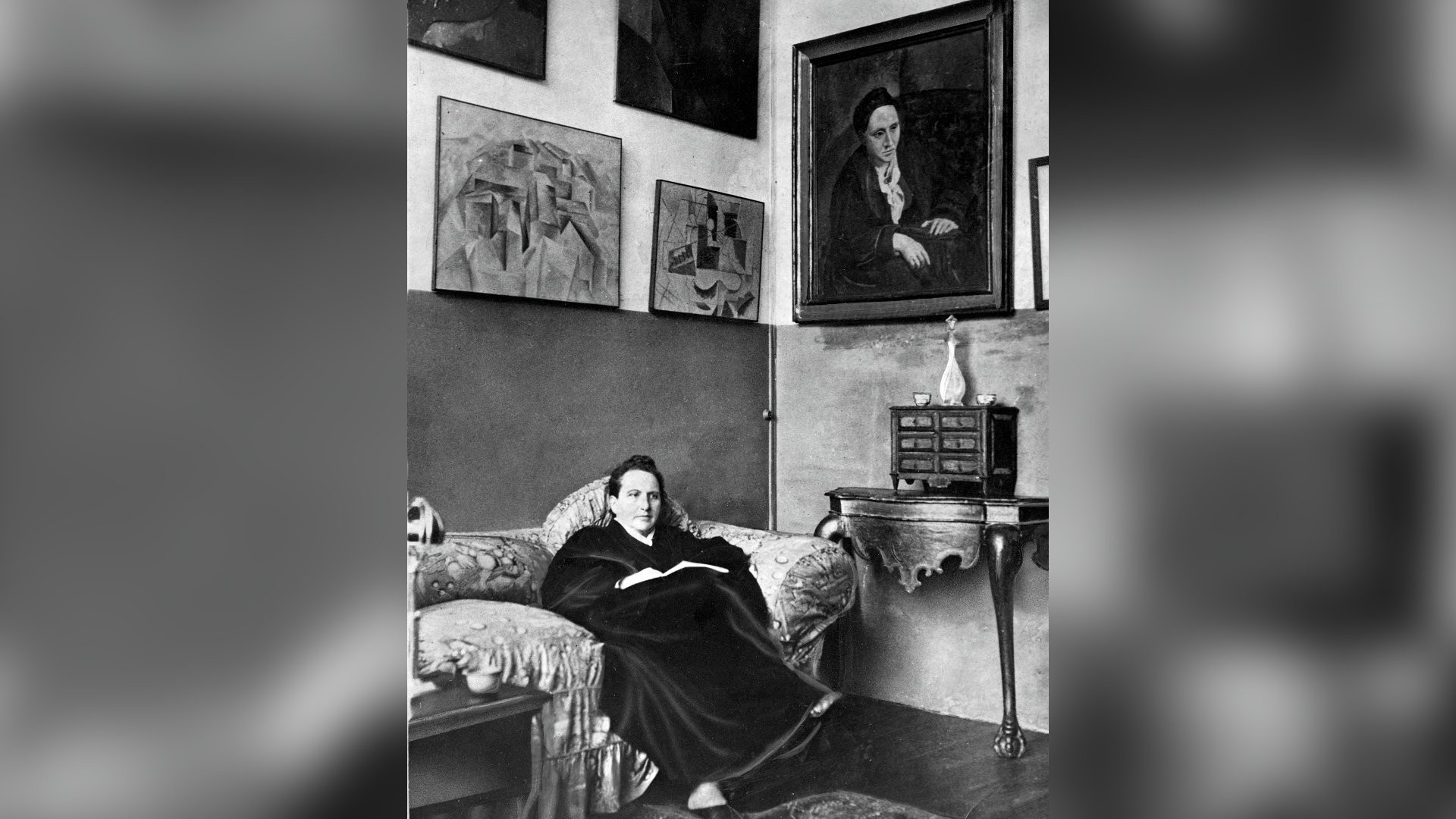 “SOU EU MESMA” - Gertrude Stein: depois de não gostar do quadro que Picasso fez dela, passou a se ver ali