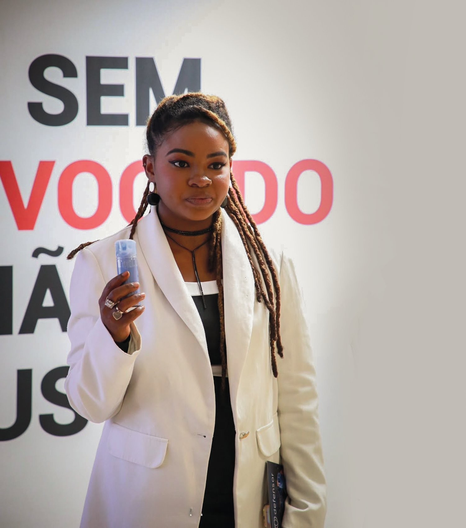 SEM BAIXAR A GUARDA - Presidente da OAB Mulher no Rio, Flávia Ribeiro, 40 anos, carrega o produto na bolsa, mas nunca se viu em situação de acioná-lo. “Me sinto mais segura sabendo que tenho esse recurso à mão”, diz.