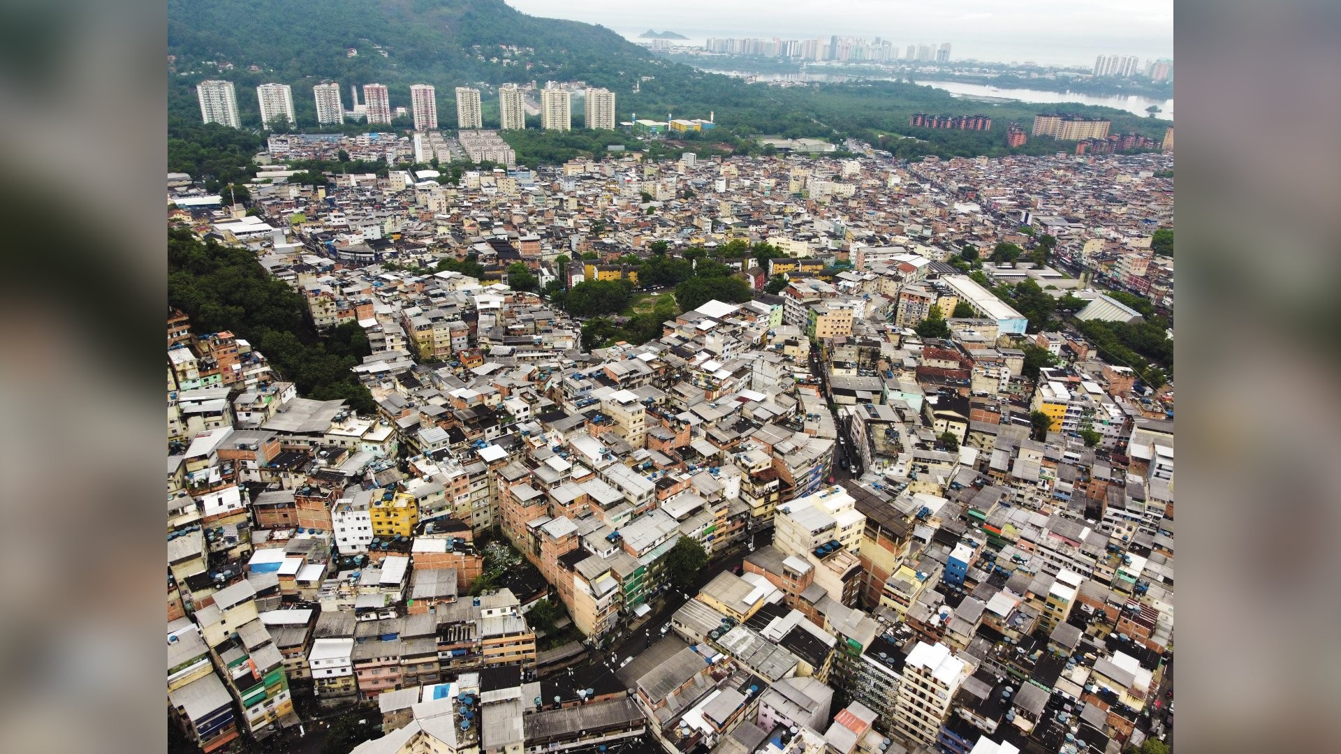 TUDO DOMINADO - A favela cobiçada: os marginais faturam alto com serviços e venda de imóveis