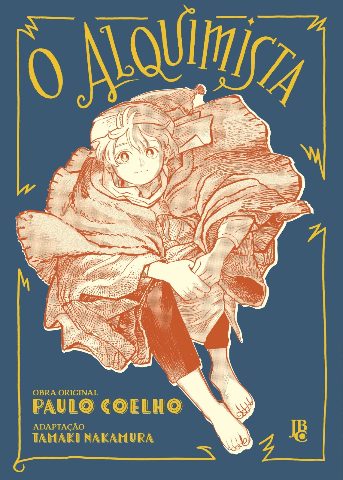 Capa do livro O Alquimista, com um jovem de cabelos claros e olhos grandes, sentado, envolto em um manto laranja. Ele usa calças escuras e está descalço, com as mãos unidas. O fundo é azul-marinho, com o título em amarelo e informações sobre a obra original de Paulo Coelho e adaptação de Tamaki Nakamura