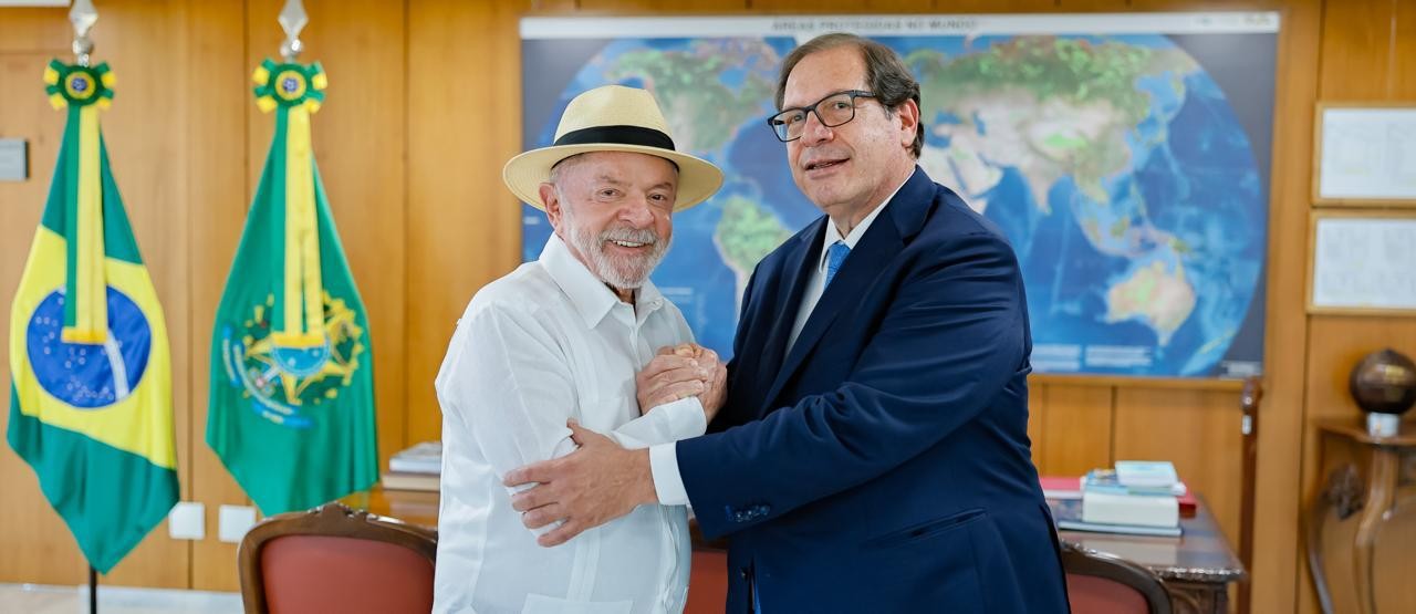 Lula vai reunir ministros do STJ para sanção de projeto de lei no Planalto