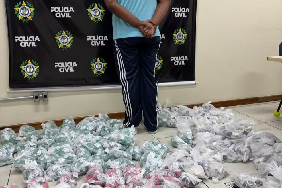 Traficante do Comando Vermelho é preso com mais de 13 mil pinos de cocaína no Rio
