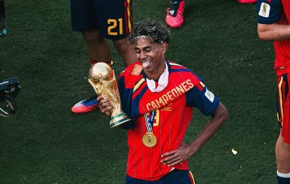 Charuto e Messi: a comemoração de Lamine Yamal após conquista da Copa