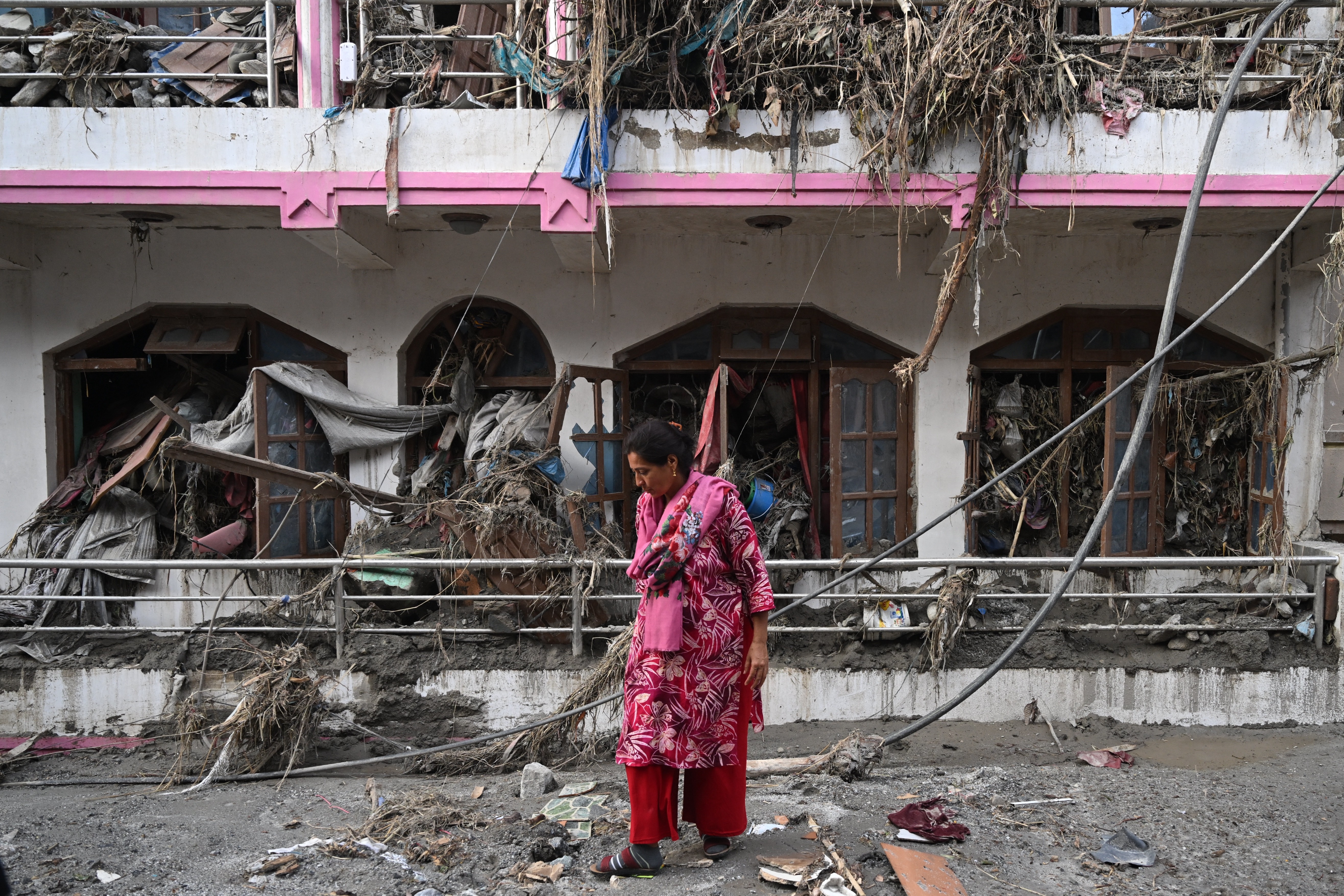 Confira em fotos a destruição causada pela inundação no Nepal e Tibete - QTU Questões do Universo