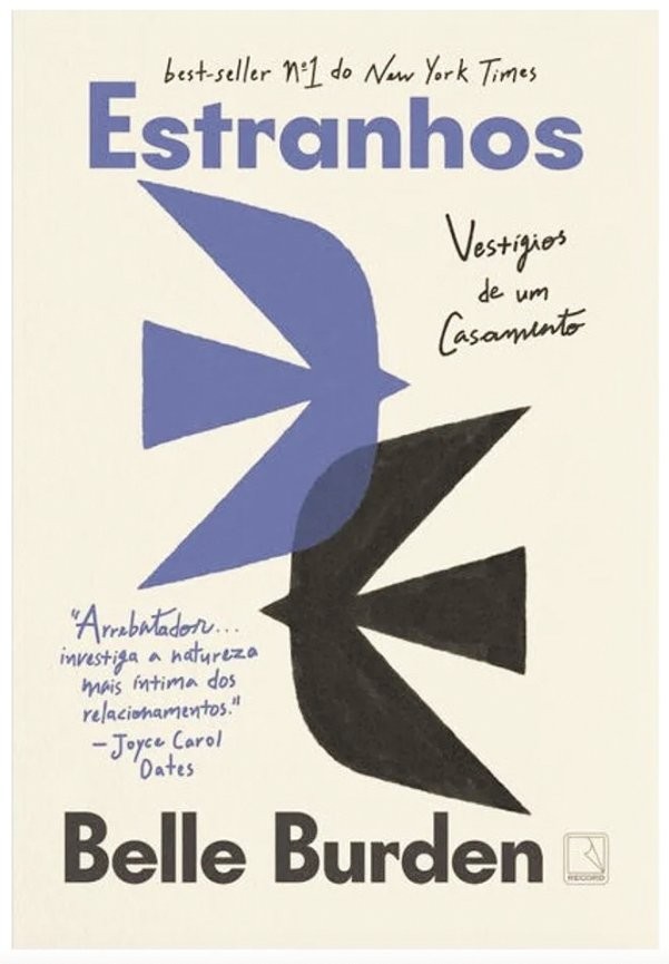 Capa do livro Estranhos: Vest&iacute;gios de um Casamento de Belle Burden. A capa bege exibe duas silhuetas de p&aacute;ssaros estilizados voando, um azul sobreposto a um preto, com textos em preto e azul