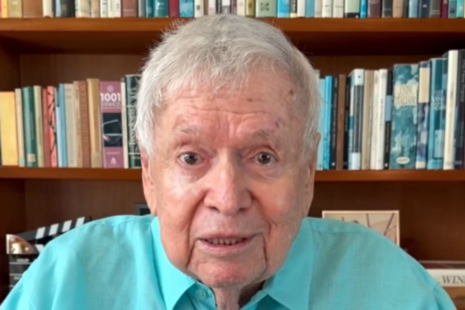 Aos 90 anos, Boni nega estar ‘gagá’ e critica seguidor - QTU Questões do Universo
