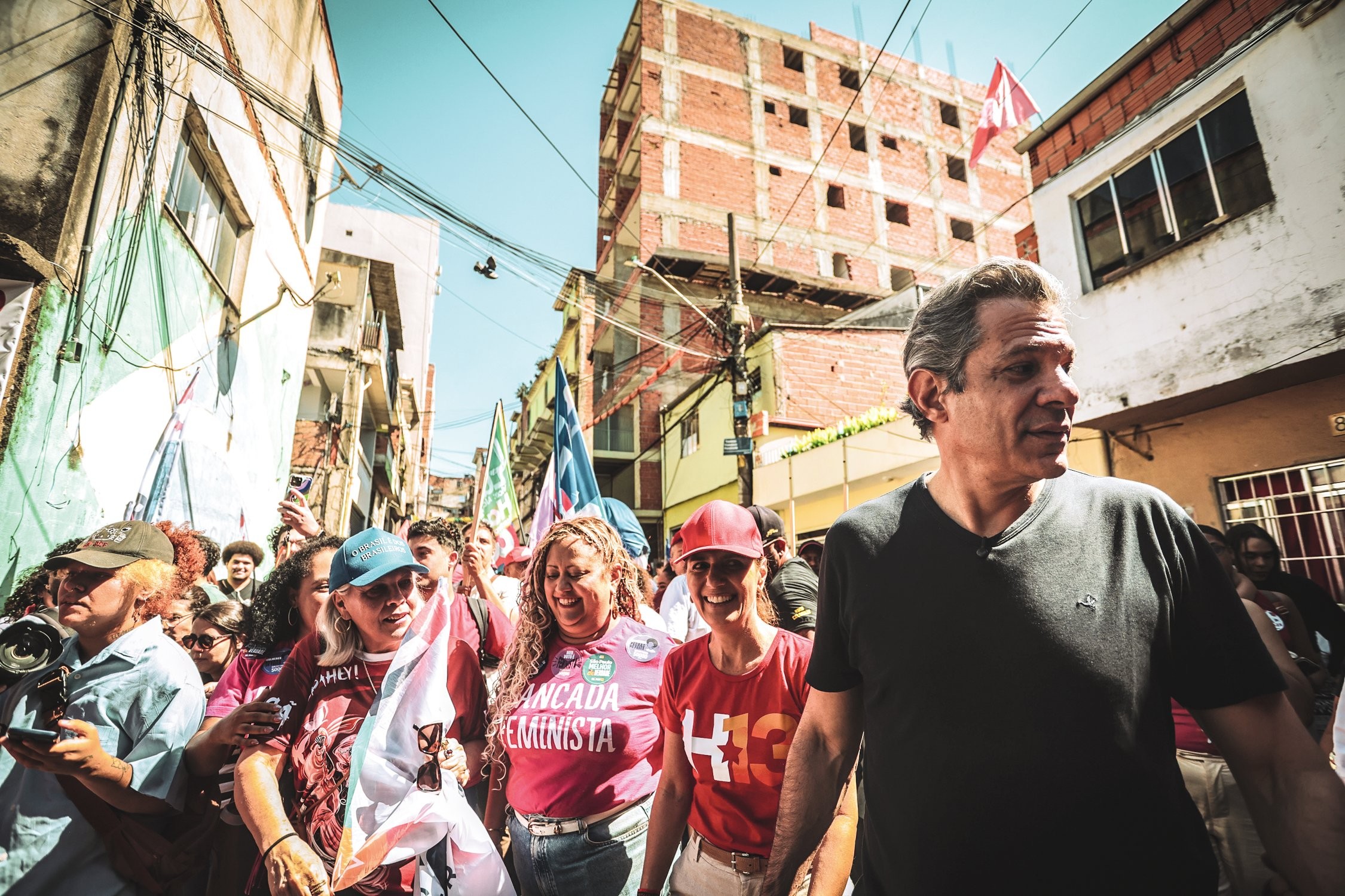 MISS&Atilde;O -&ensp;Haddad na comunidade de Heli&oacute;polis, em S&atilde;o Paulo: meta &eacute; levar sua campanha o mais longe poss&iacute;vel