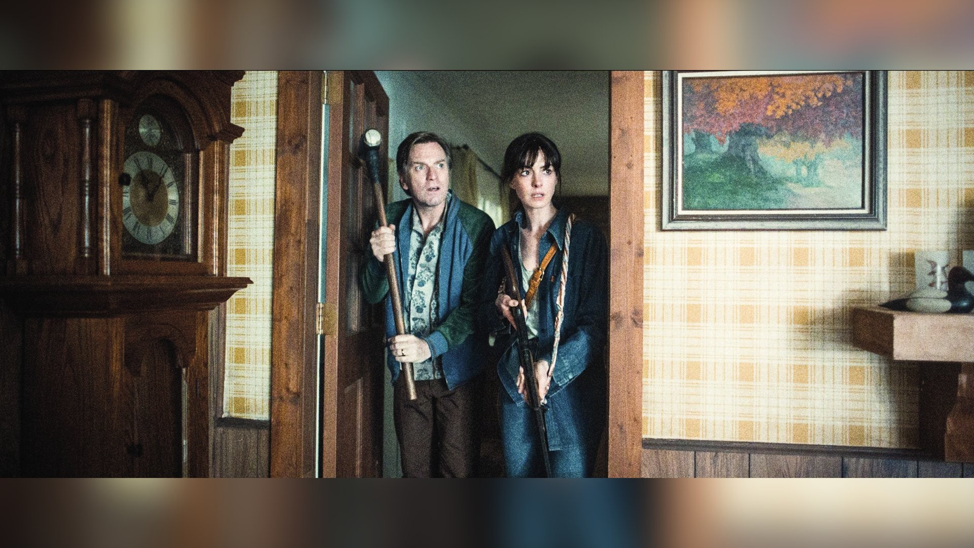 BATEM À PORTA - Os protagonistas Ewan McGregor e Anne Hathaway: casal encurralado