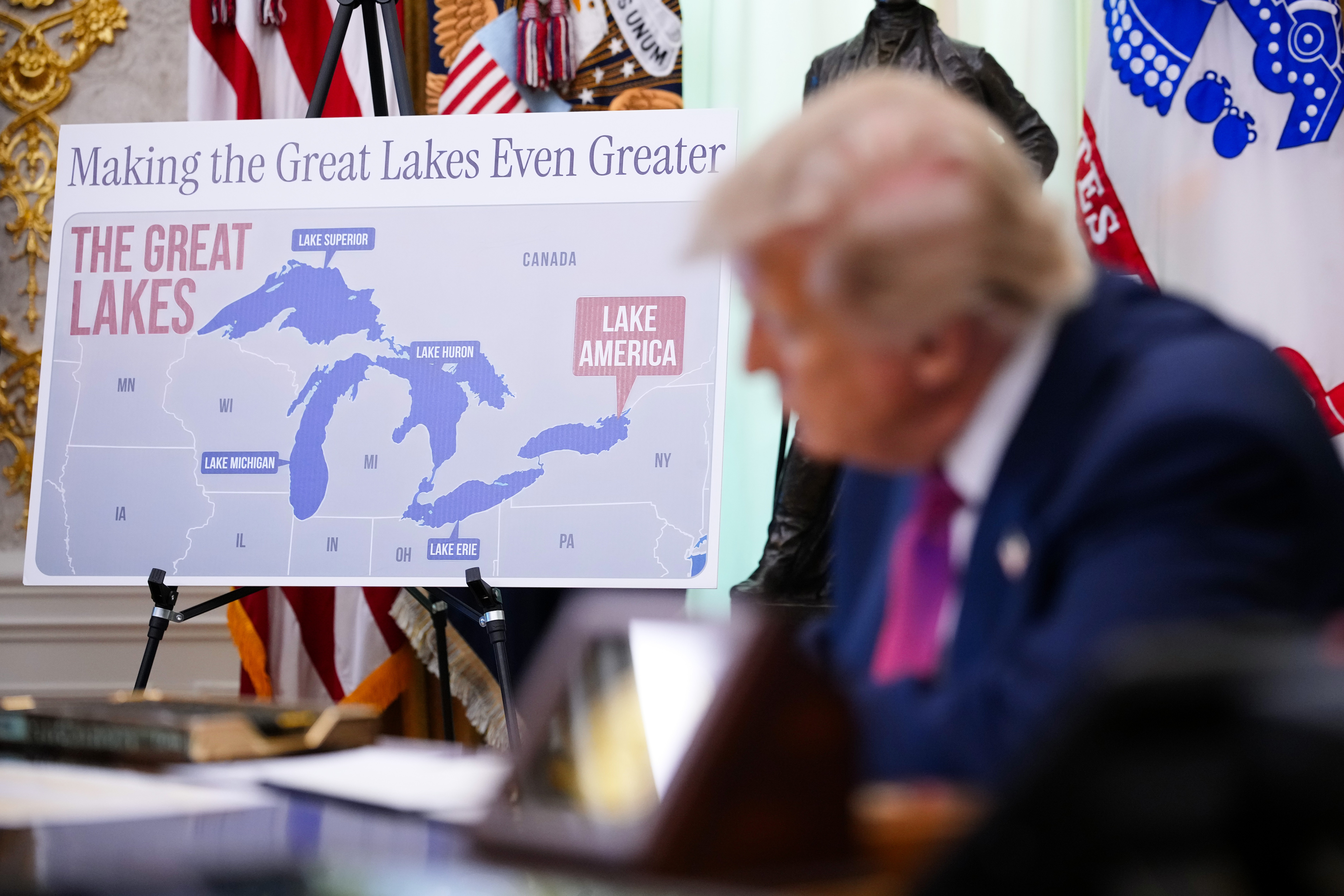 Trump assina decreto que rebatiza lago do Canadá como ‘Lago América’