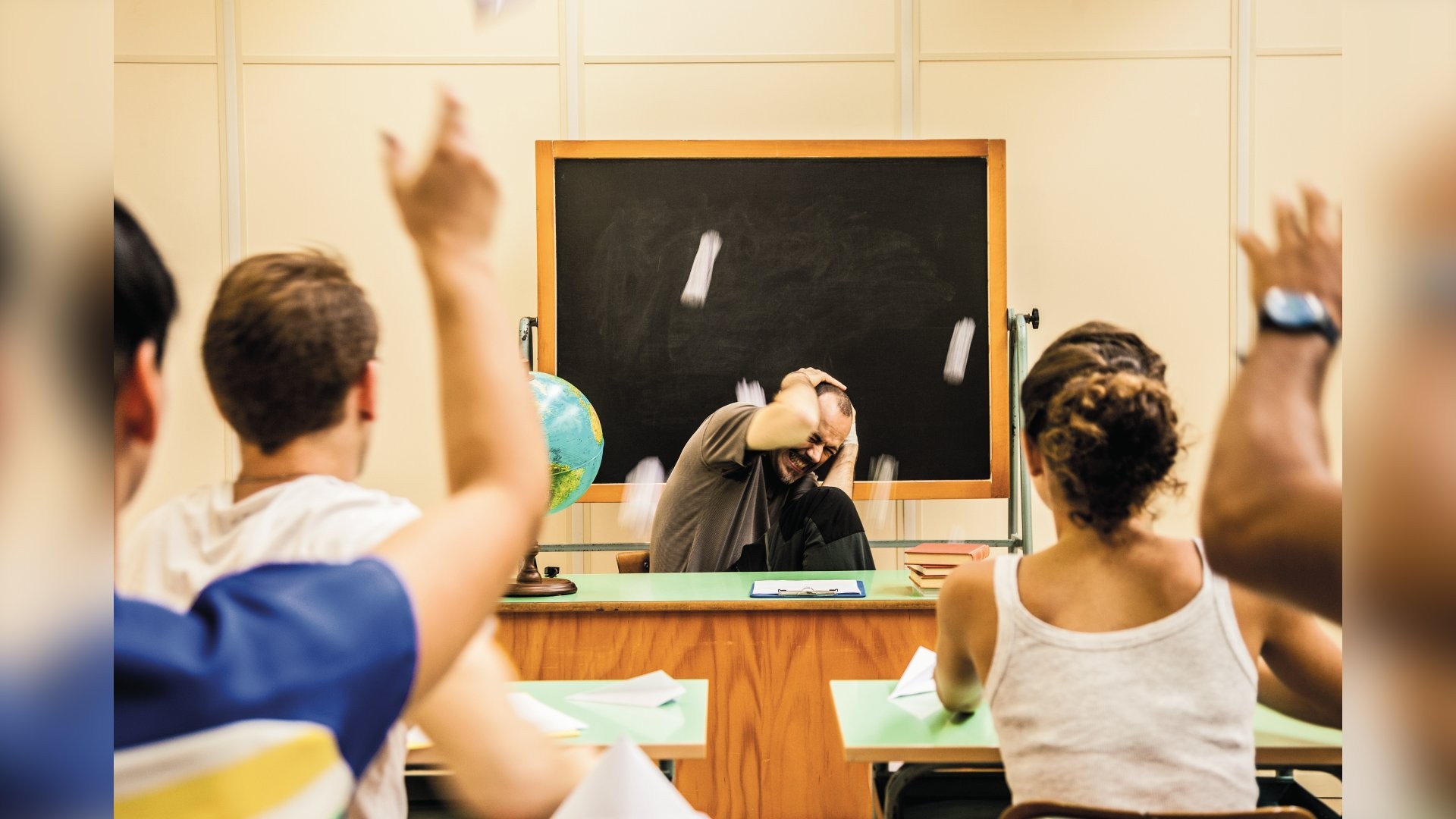 Ao mestre, sem carinho: casos de agressão de alunos contra professores avançam no Brasil - QTU Questões do Universo