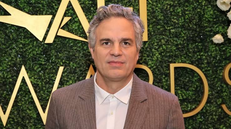 Mark Ruffalo alerta para desemprego em massa na fusão entre Paramount e Warner