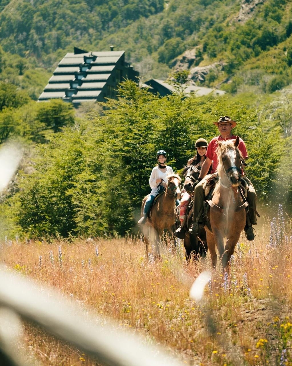 Hotel Termas Chillán: as cavalgadas acontecem em meio a bosques nativos e uma região de águas termais de origem vulcânica