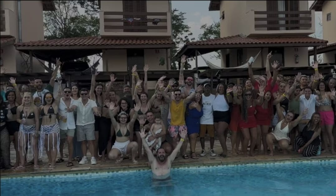 O que acontece no encontro nacional de ‘trisais’: baile de gala e roda de samba - QTU Questões do Universo