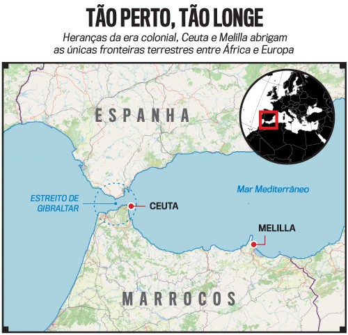 Mapa da Espanha e Marrocos, destacando Ceuta e Melilla, cidades espanholas no norte da África, e o Estreito de Gibraltar. Um mapa-múndi menor no canto superior direito mostra a localização da região em relação à Europa e África
