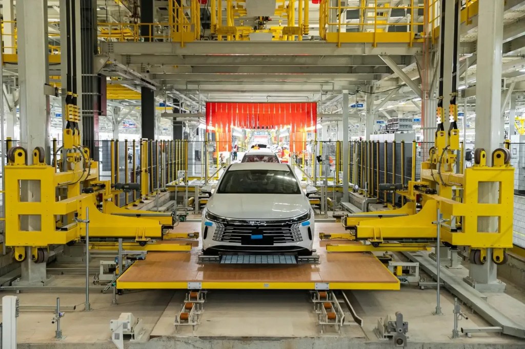 Como vão funcionar os novos projetos de R$ 300 milhões da BYD em parceria com o Galeão