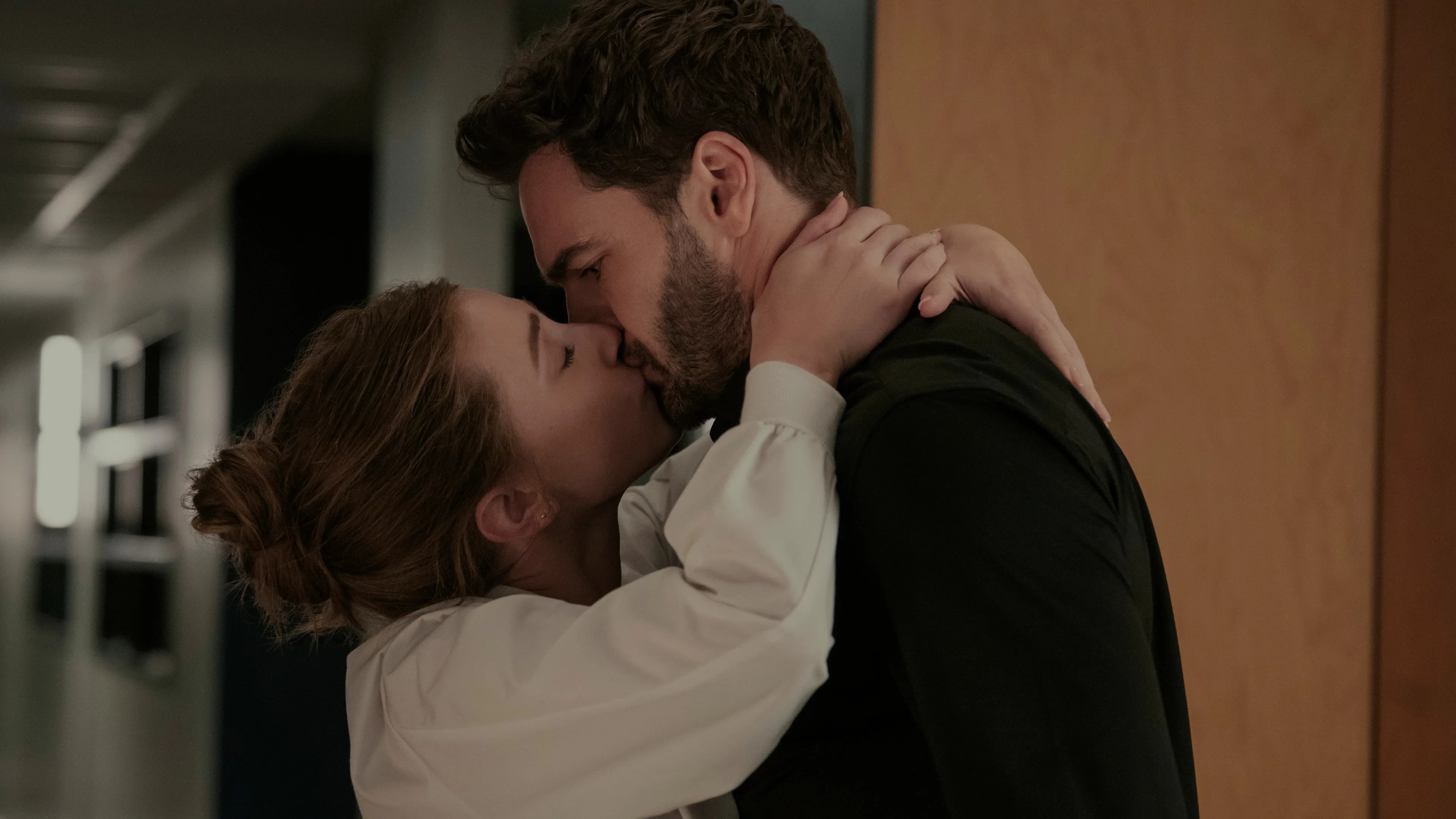 Filme de ‘A Hipótese do Amor’ ganha primeiro pôster oficial - QTU Questões do Universo
