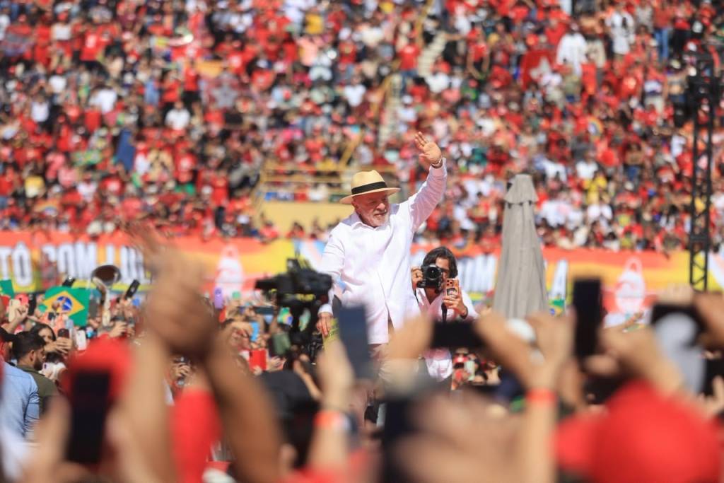 Em momento de tensão na campanha, PT decide ir às ruas em defesa de Lula