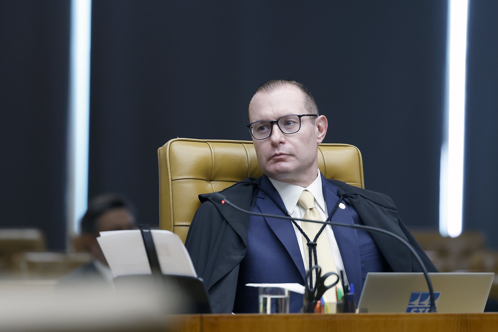 Zanin pede a Fachin íntegra de conversas de Moraes e Vorcaro